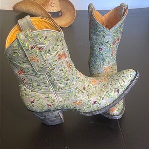 Old Gringo Dragon Fly 8” Boots NWB
Size 9 Color Aqua